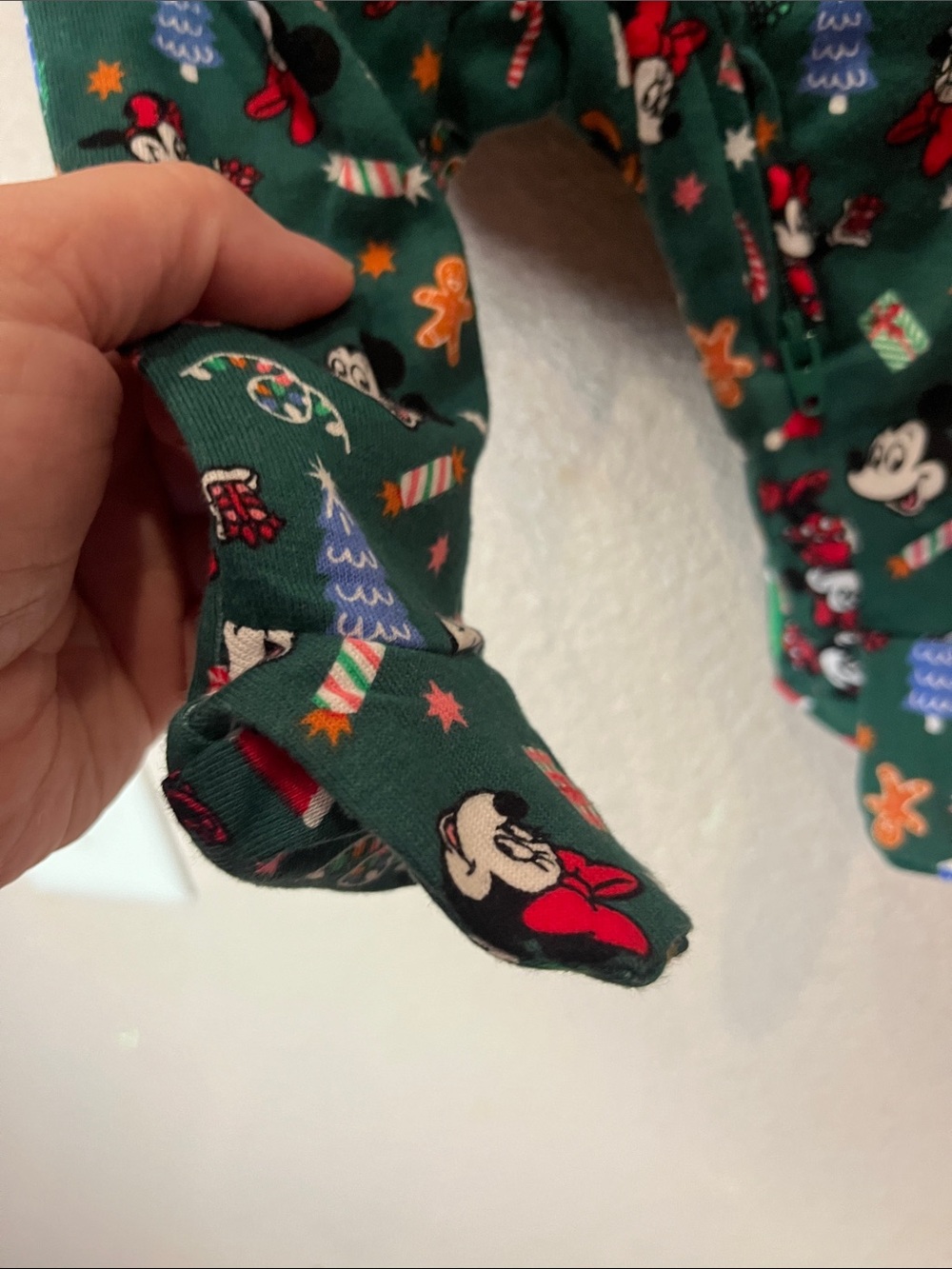 New Old Navy x Disney Baby Footed bodysuit Size 0-3 Months Christmas NWT - Picture 8 of 10